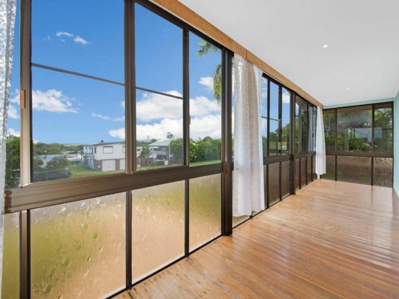 8 Amaroo Street, Boyne Island QLD 4680