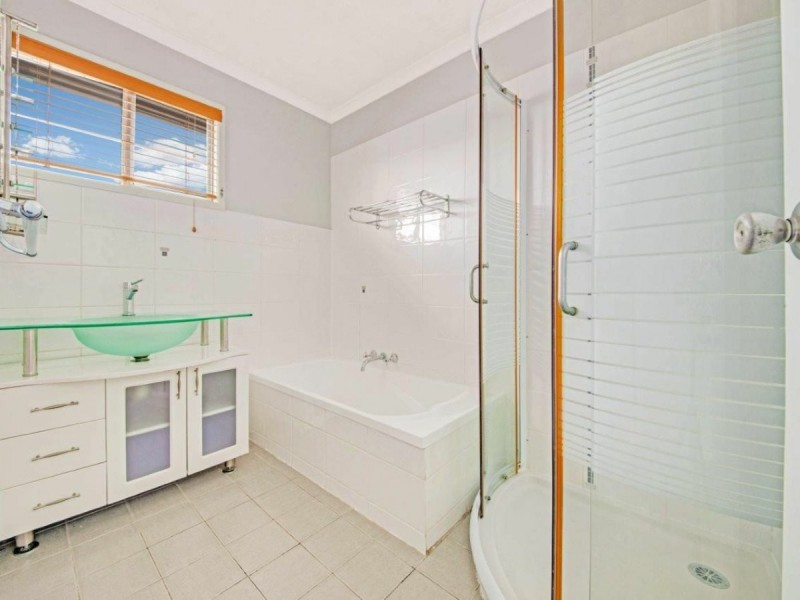 8 Amaroo Street, Boyne Island QLD 4680