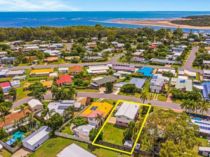 8 Amaroo Street, Boyne Island QLD 4680