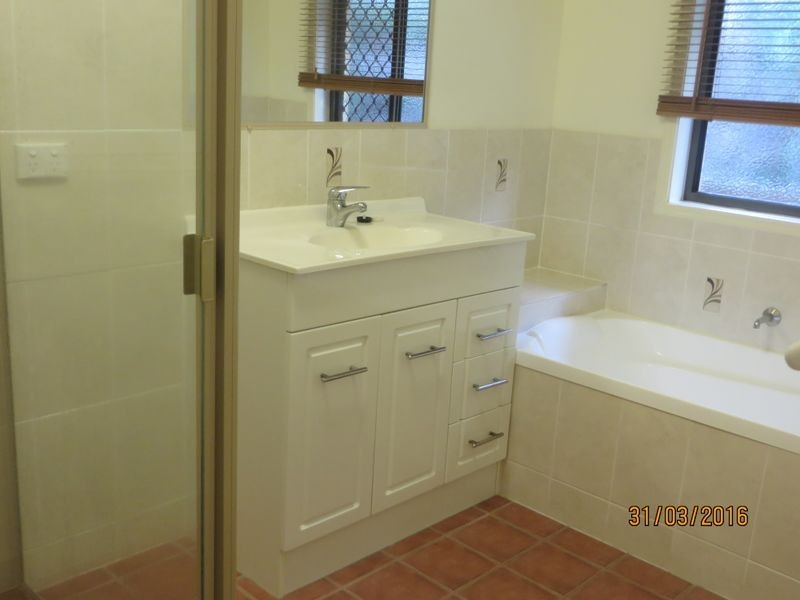 4 CAITLIN COURT, Boyne Island QLD 4680