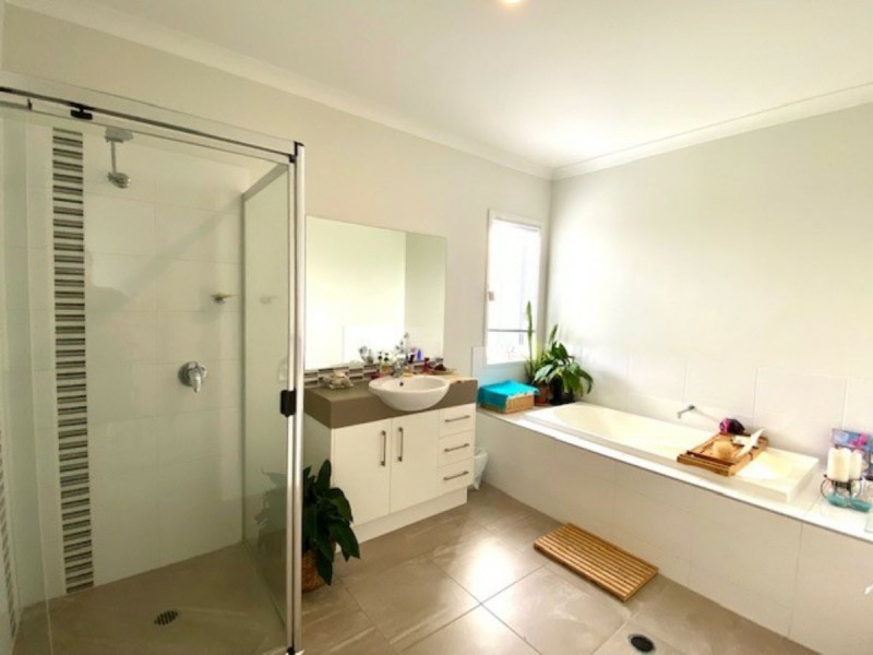 2 Barambah Parade, Boyne Island QLD 4680