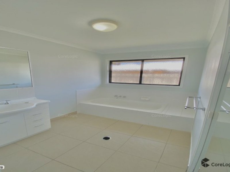 1/12 Golf View Drive, Boyne Island QLD 4680