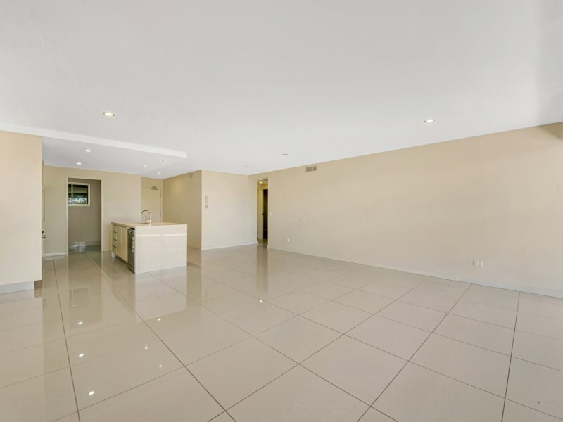 5/2 The Promenade, Boyne Island QLD 4680