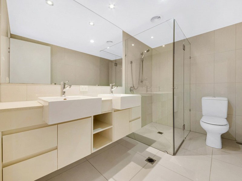 5/2 The Promenade, Boyne Island QLD 4680