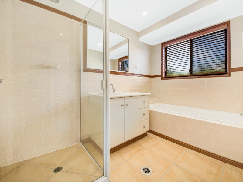 190 J Hickey Avenue, Clinton QLD 4680