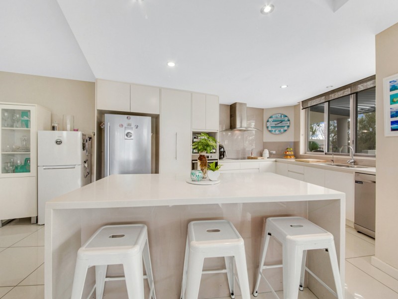 3/2 The Promenade, Boyne Island QLD 4680