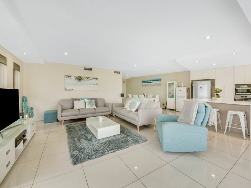 3/2 The Promenade, Boyne Island QLD 4680