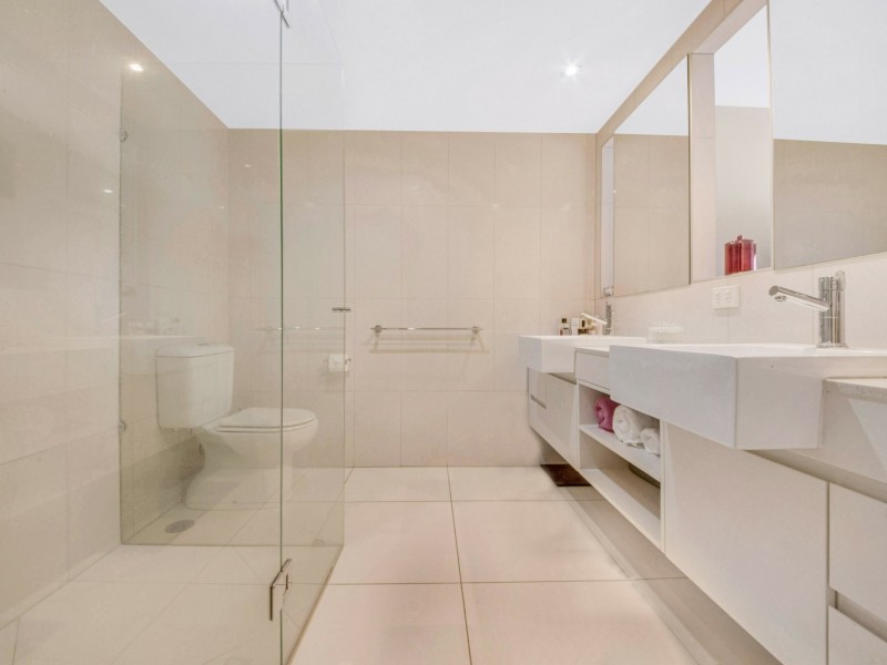 3/2 The Promenade, Boyne Island QLD 4680