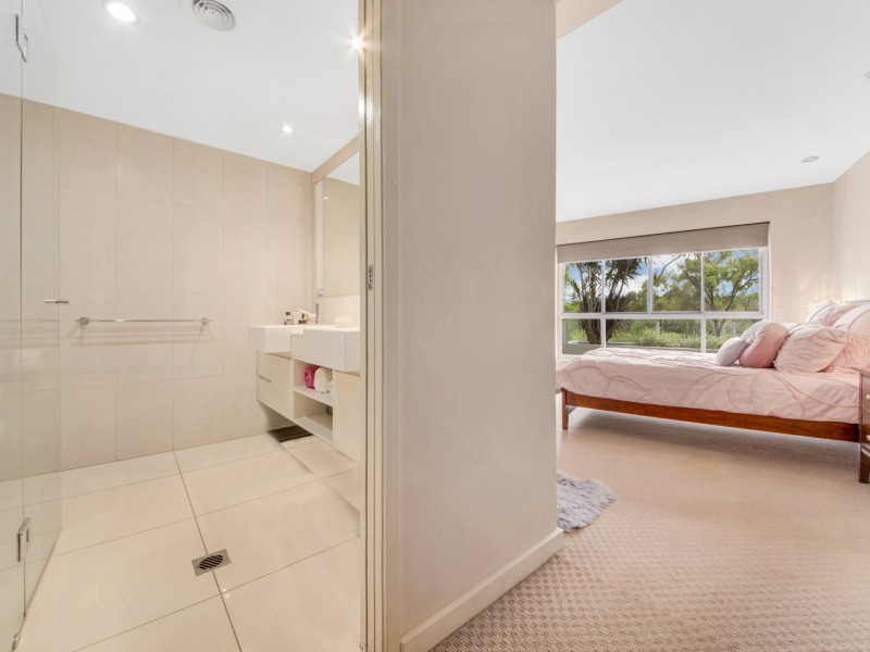 3/2 The Promenade, Boyne Island QLD 4680