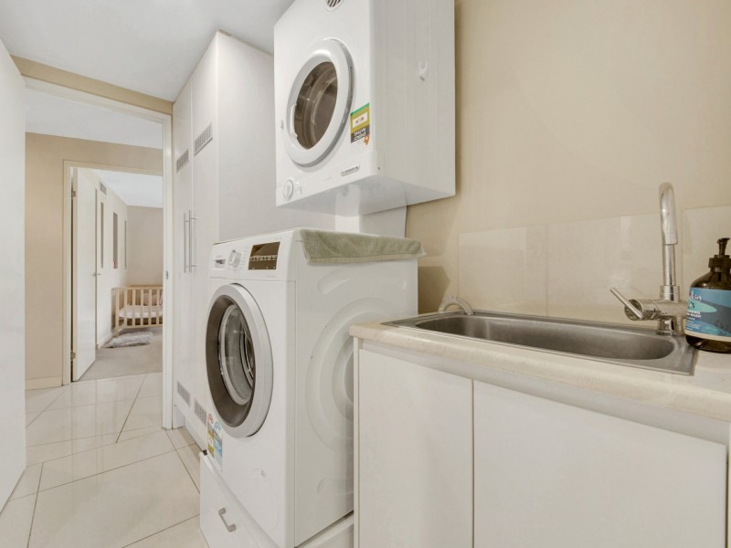 3/2 The Promenade, Boyne Island QLD 4680