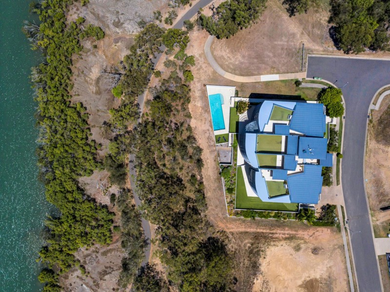 3/2 The Promenade, Boyne Island QLD 4680