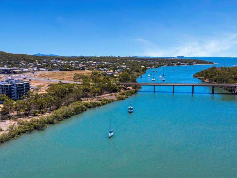 3/2 The Promenade, Boyne Island QLD 4680