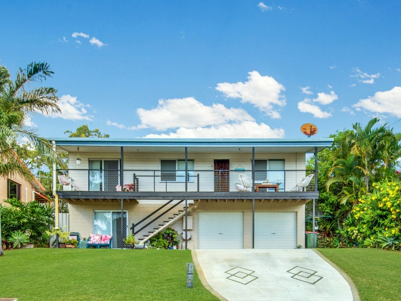 27 Crest Ave, Boyne Island QLD 4680