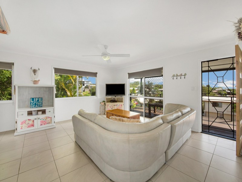 27 Crest Ave, Boyne Island QLD 4680