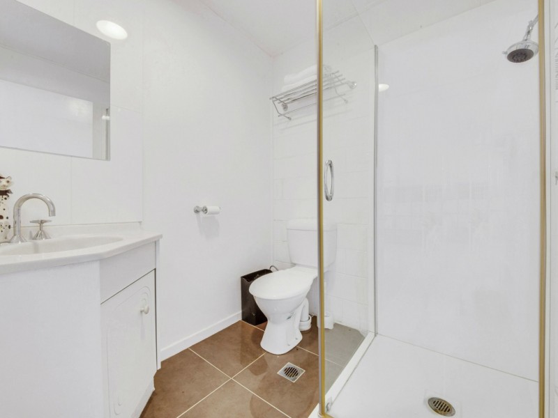 27 Crest Ave, Boyne Island QLD 4680