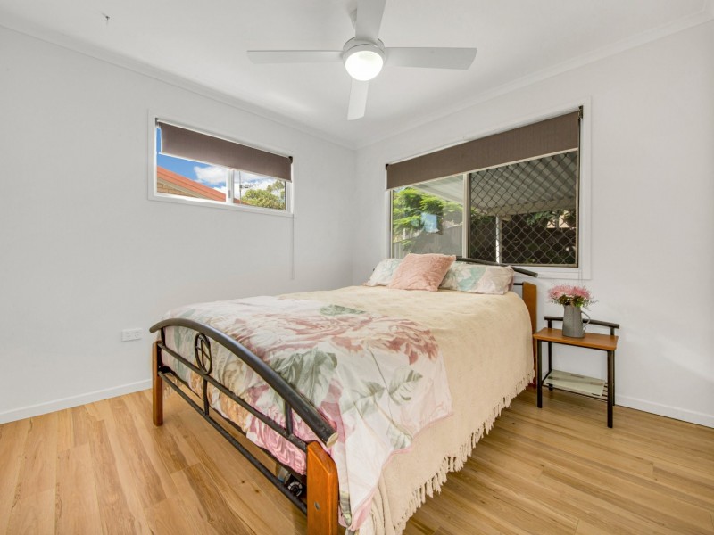27 Crest Ave, Boyne Island QLD 4680