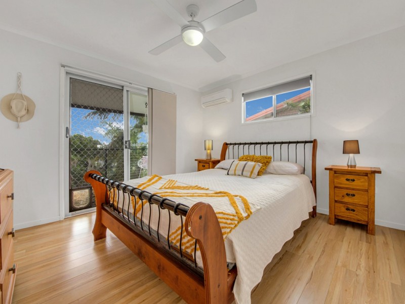 27 Crest Ave, Boyne Island QLD 4680
