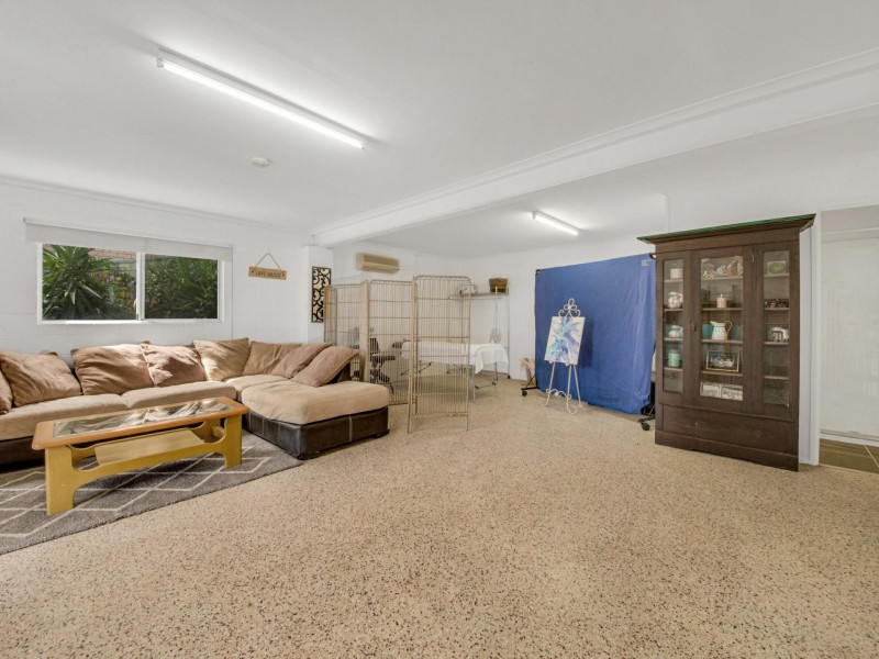 27 Crest Ave, Boyne Island QLD 4680