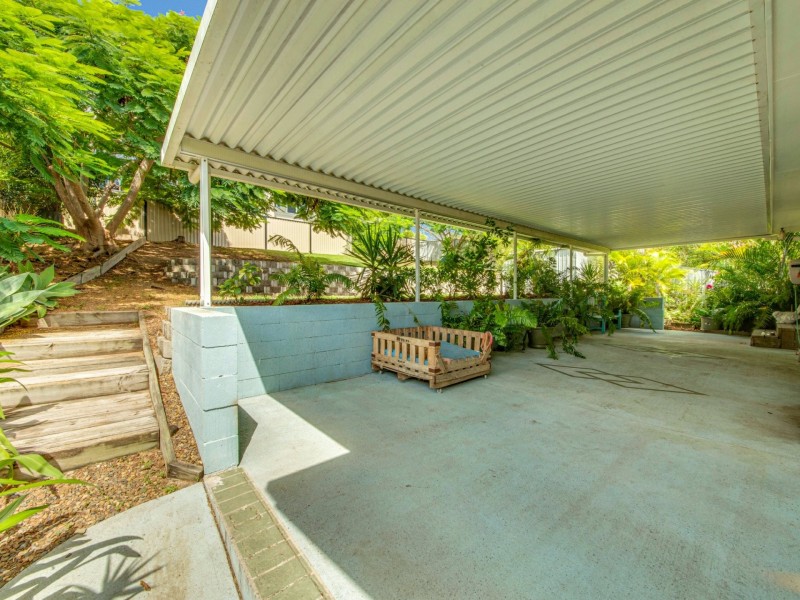27 Crest Ave, Boyne Island QLD 4680