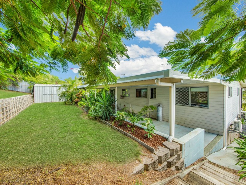 27 Crest Ave, Boyne Island QLD 4680