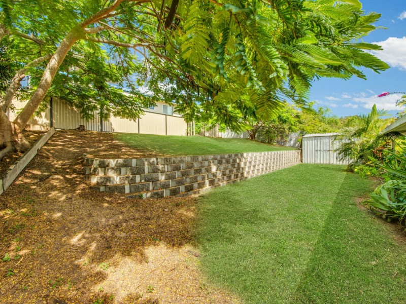 27 Crest Ave, Boyne Island QLD 4680