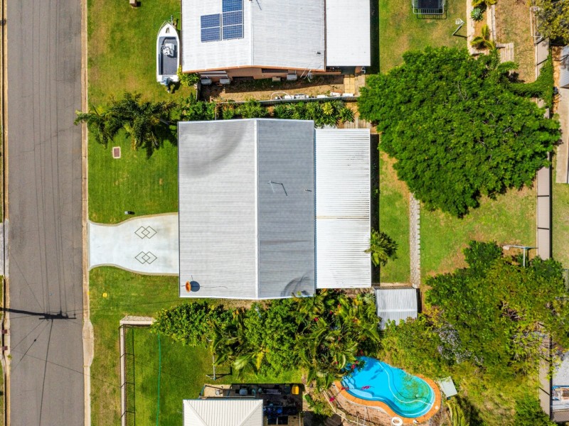 27 Crest Ave, Boyne Island QLD 4680