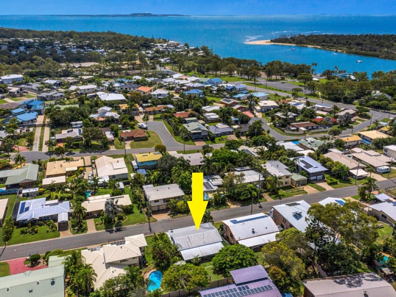 27 Crest Ave, Boyne Island QLD 4680