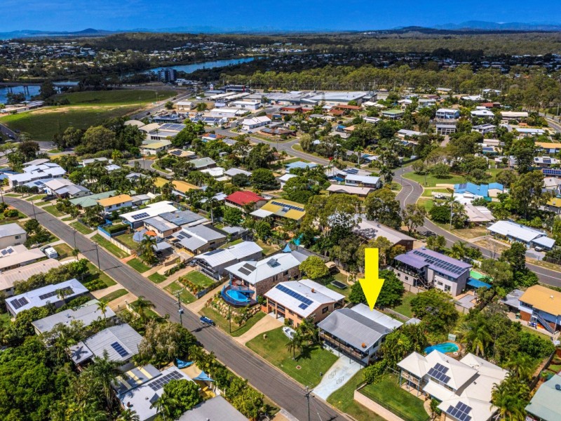 27 Crest Ave, Boyne Island QLD 4680