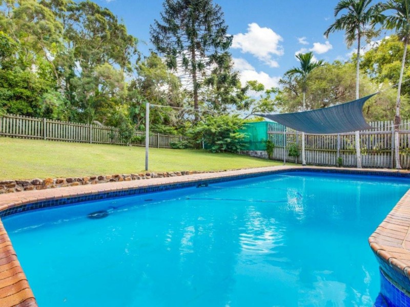 32 Helen Crescent, Wurdong Heights QLD 4680