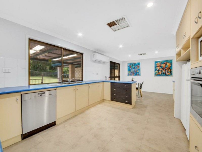 32 Helen Crescent, Wurdong Heights QLD 4680