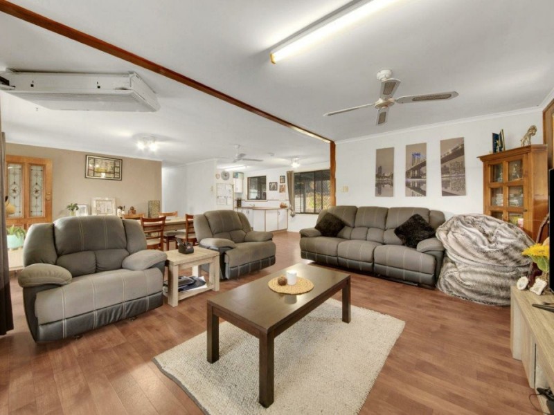 11 Hayes Avenue, Boyne Island QLD 4680