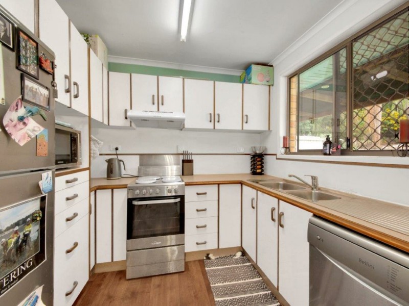 11 Hayes Avenue, Boyne Island QLD 4680