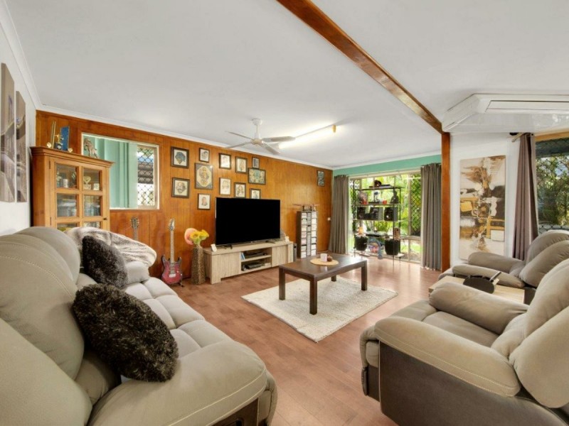11 Hayes Avenue, Boyne Island QLD 4680