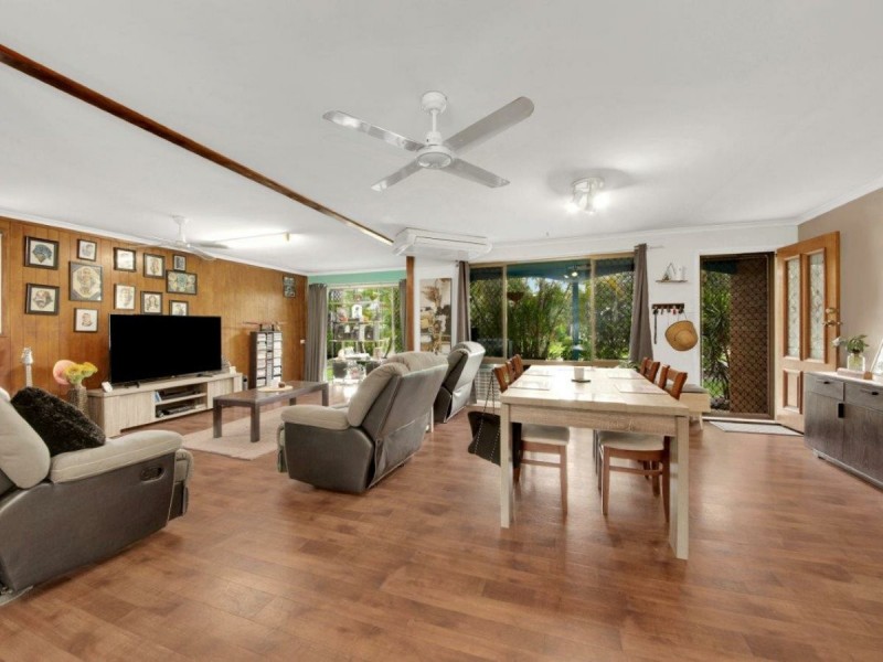 11 Hayes Avenue, Boyne Island QLD 4680