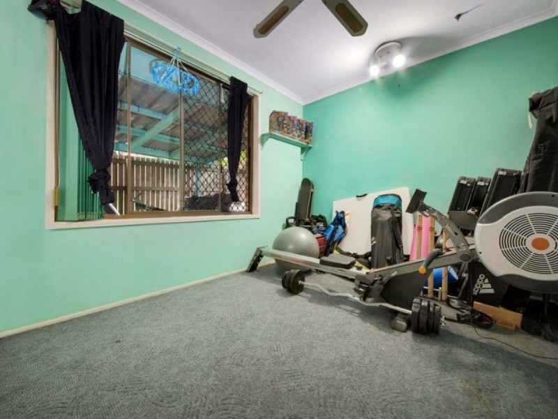 11 Hayes Avenue, Boyne Island QLD 4680