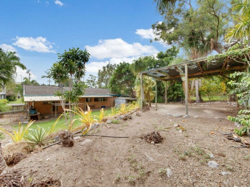 11 Hayes Avenue, Boyne Island QLD 4680