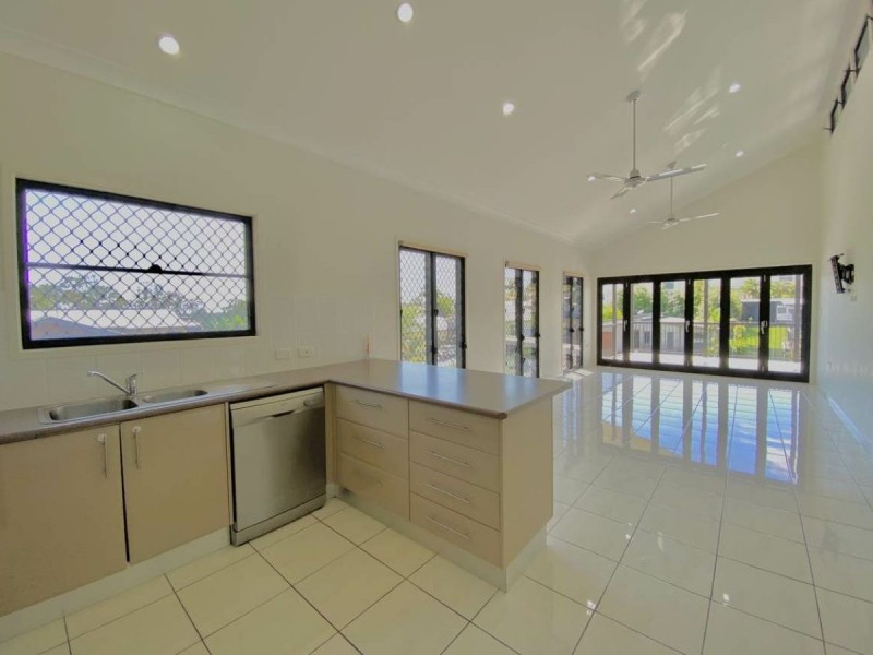 20 Lighthouse Drive, Boyne Island QLD 4680