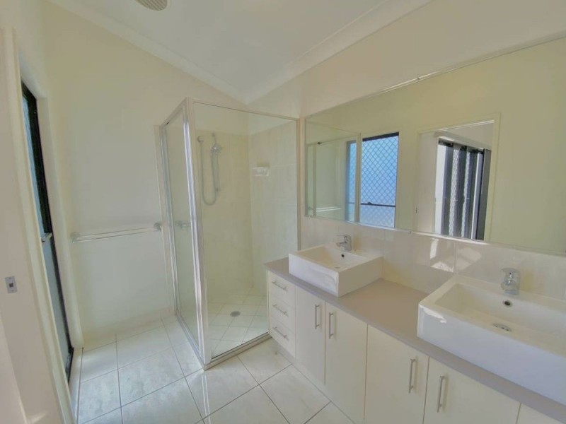 20 Lighthouse Drive, Boyne Island QLD 4680