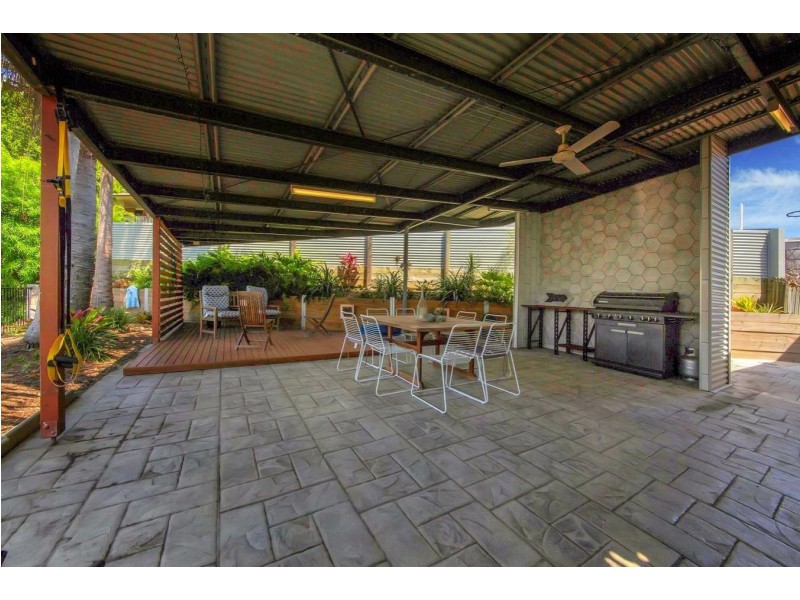 6 Jenkinson Street, Tannum Sands QLD 4680