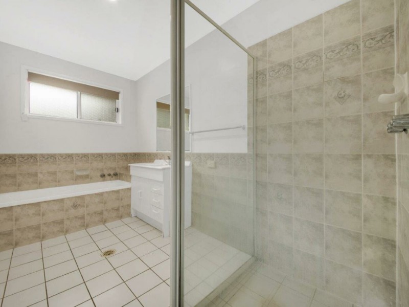 11 Kirrang Place, Boyne Island QLD 4680