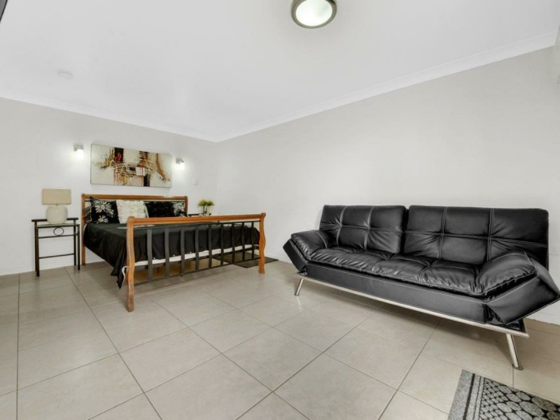 34 McPherson Road, Boyne Island QLD 4680