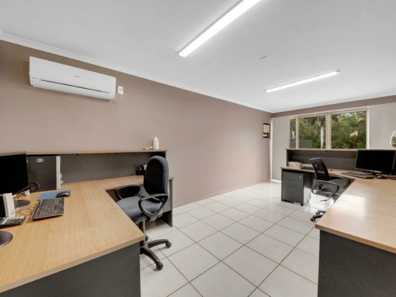 34 McPherson Road, Boyne Island QLD 4680