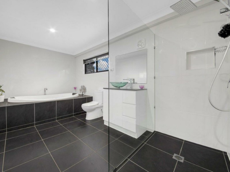 34 McPherson Road, Boyne Island QLD 4680