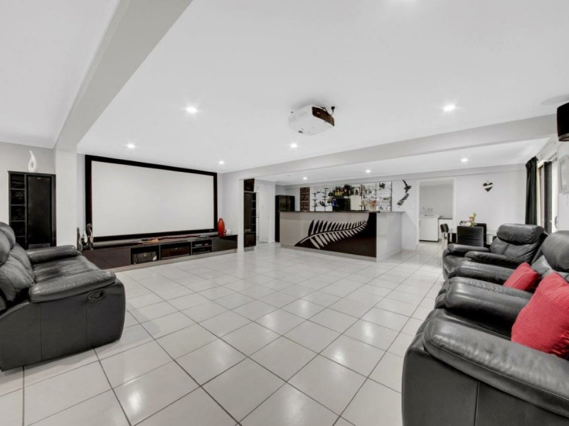 34 McPherson Road, Boyne Island QLD 4680