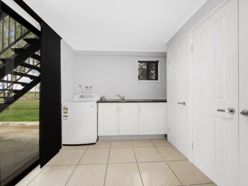 34 McPherson Road, Boyne Island QLD 4680