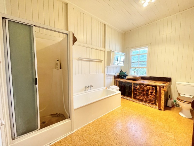 595 Red Hill Road, Bororen QLD 4678