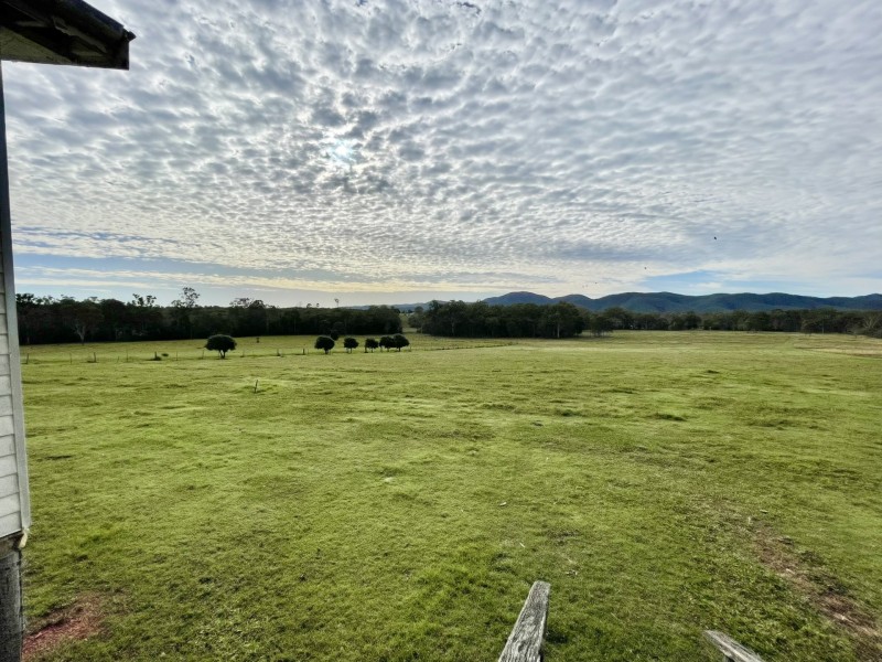 595 Red Hill Road, Bororen QLD 4678