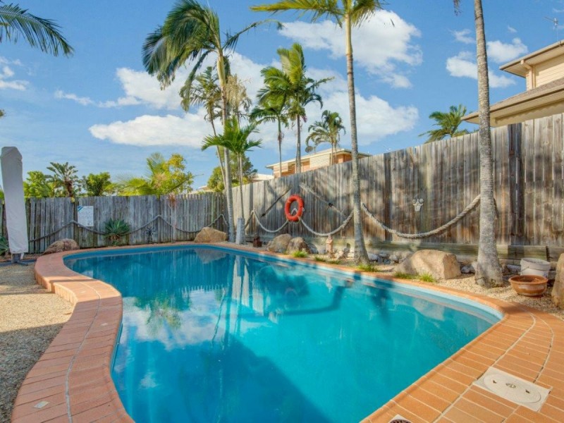 13 Geoffrey Thomas Drive, Tannum Sands QLD 4680