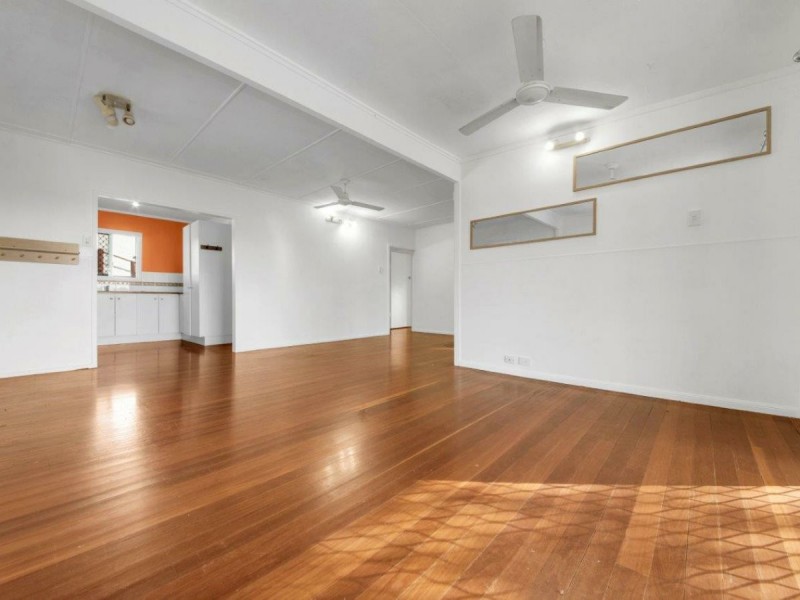 16 Marina Avenue, Boyne Island QLD 4680