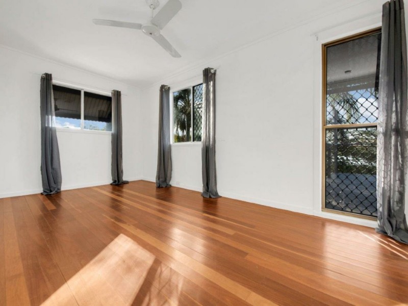 16 Marina Avenue, Boyne Island QLD 4680